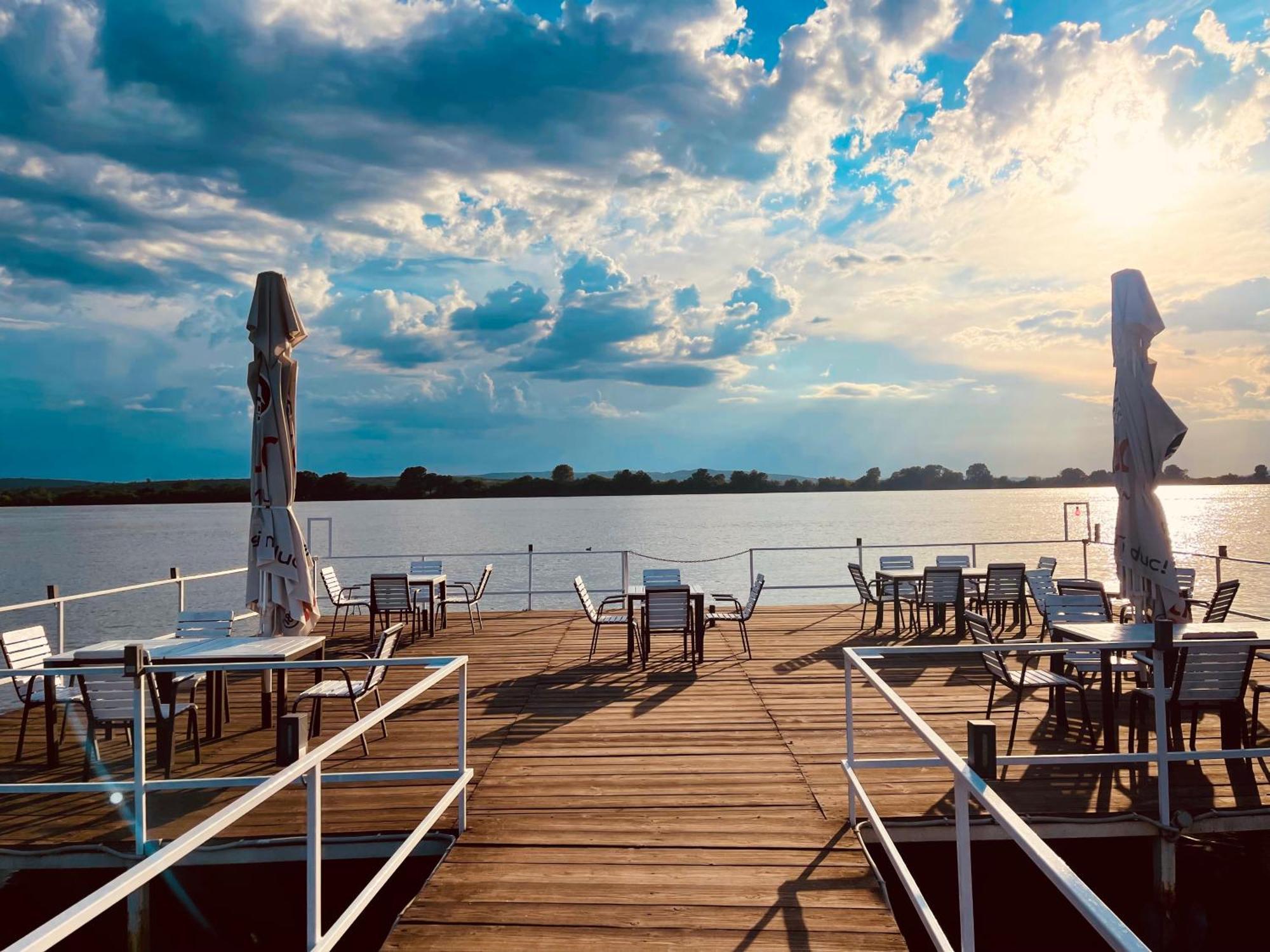 Elgringo Clisura Dunarii Aparthotel Moldova Noua Exterior foto